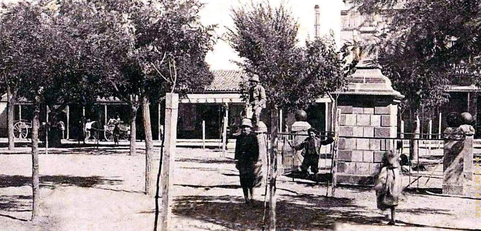 2556- Khenchela - Place de la Republique2 - 1918.jpg